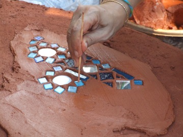 Su Lupasco Washington working on a mosaic decoration on a roundhouse step. www.sulupascowashington.com 